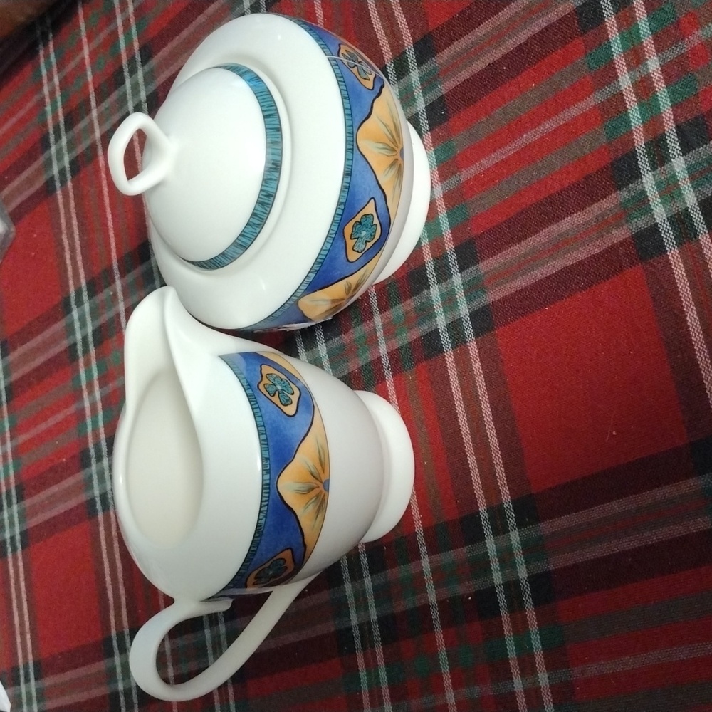 Vintage 1998 The Art of Dining  sugar bowl and creamer set